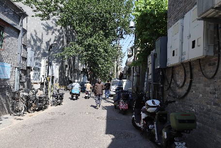 东四十四条胡同 - 位于北京市东城区东北部，是一条古老街巷