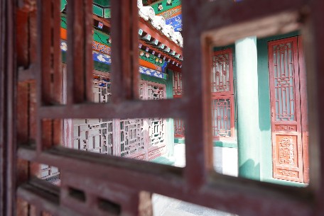 北京四合院里的艺术瑰宝：传统装饰元素的鉴赏与保护