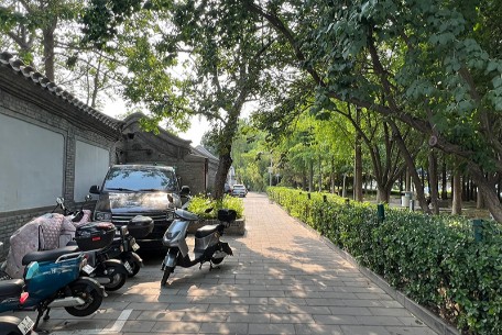 安定门西大街 - 位于北京市东城区的核心地带